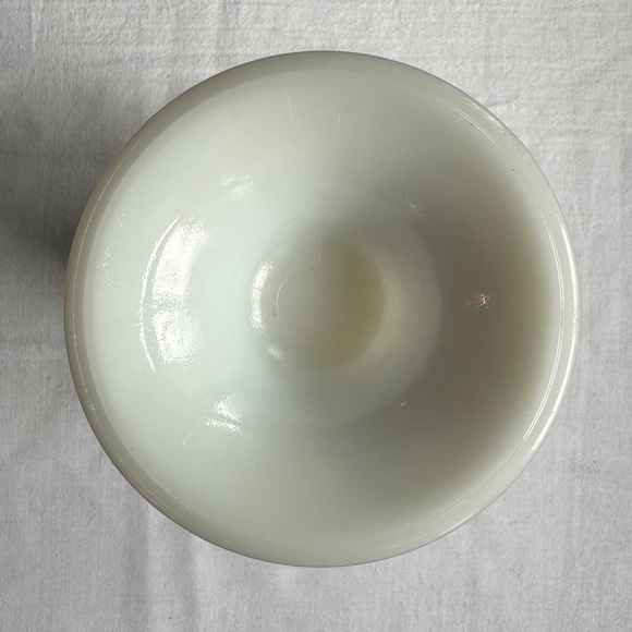 Large Hobnob Milk Glass Bouquet Vase - Picture 15 of 15